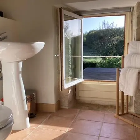 לינה וארוחת בוקר La Ruche 3*