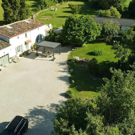 La Ruche לינה וארוחת בוקר 3*